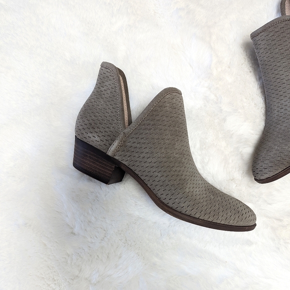 Lucky Brand Perforated Suede Block Heel Booties Size 9.5 - Picture 3 of 7